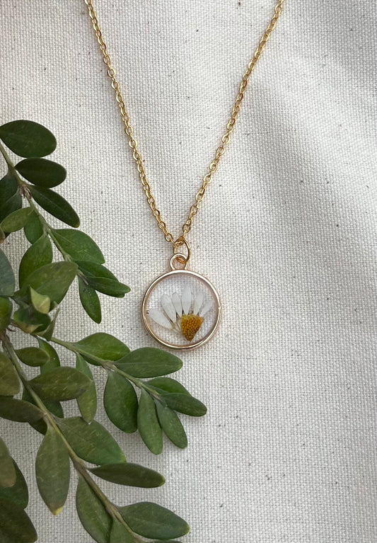 April Daisy Necklace in Gold