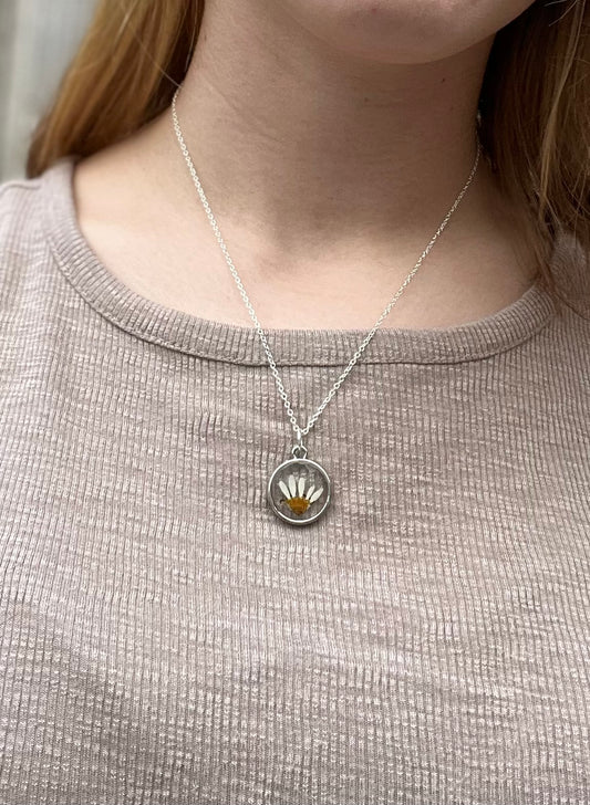 April Daisy Necklace in Silver
