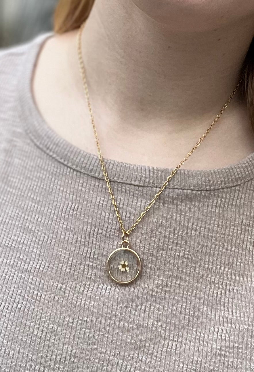 December Holly Necklace in Gold